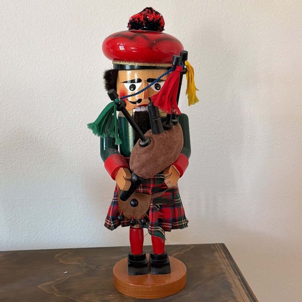 Vintage Original Steinbach Volkskunst - Germany - Bag Piper Nutcracker - 15.5" T
